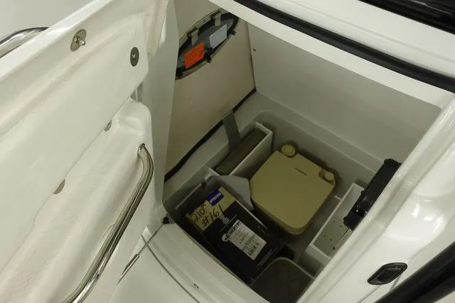 Slide: The Image of Crownline Boats 210 FS 2024 - 7