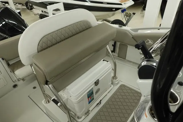 Slide: The Image of Crownline Boats 210 FS 2024 - 9