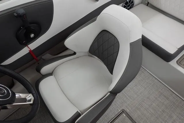 Slide: The Image of Crownline Boats 210 SS 2025 - 11