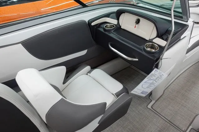 Slide: The Image of Crownline Boats 210 SS 2025 - 12