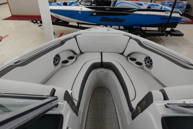 Slide: The Image of Crownline Boats 210 SS 2025 - 14