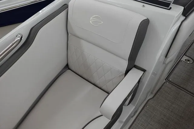 Slide: The Image of Crownline Boats 210 SS 2025 - 15