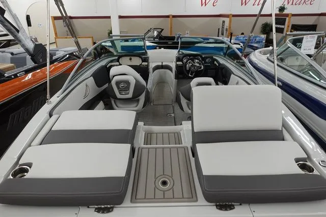 Slide: The Image of Crownline Boats 210 SS 2025 - 4