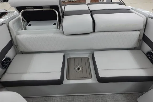Slide: The Image of Crownline Boats 210 SS 2025 - 6