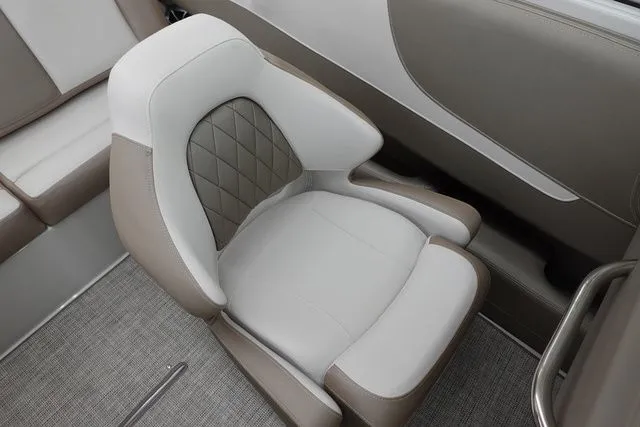 Slide: The Image of Crownline Boats 200 SS 2025 - 11