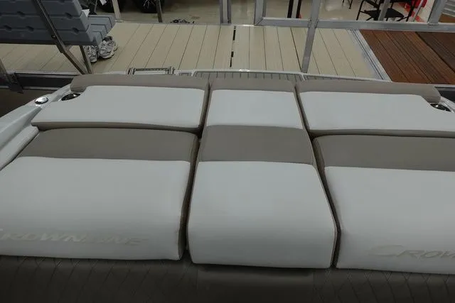 Slide: The Image of Crownline Boats 200 SS 2025 - 5