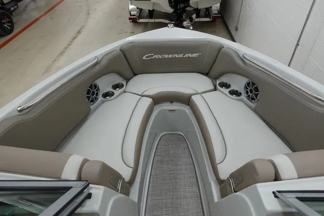 Slide: The Image of Crownline Boats 200 SS 2025 - 10