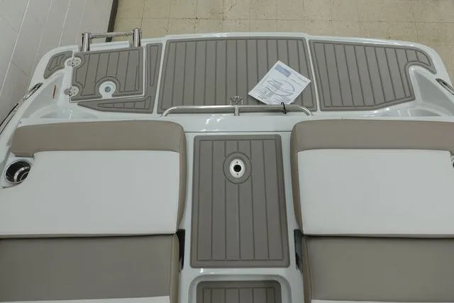 Slide: The Image of Crownline Boats 200 SS 2025 - 4