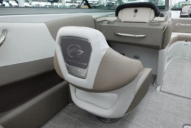 Slide: The Image of Crownline Boats 200 SS 2025 - 7