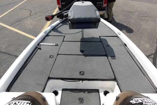 Slide: The Image of Triton Tr 20 1998 - 6