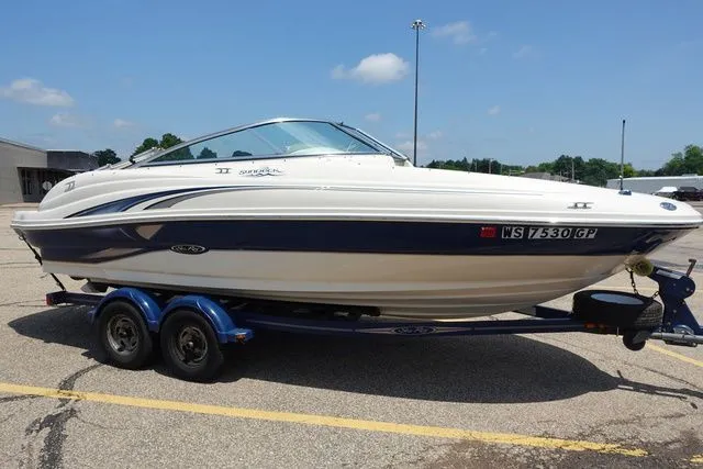 The Image of Sea Ray Sun Deck 200 2004 - 1
