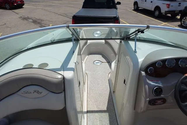 Slide: The Image of Sea Ray Sun Deck 200 2004 - 13