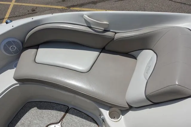 Slide: The Image of Sea Ray Sun Deck 200 2004 - 15