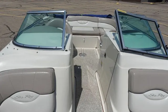 Slide: The Image of Sea Ray Sun Deck 200 2004 - 18