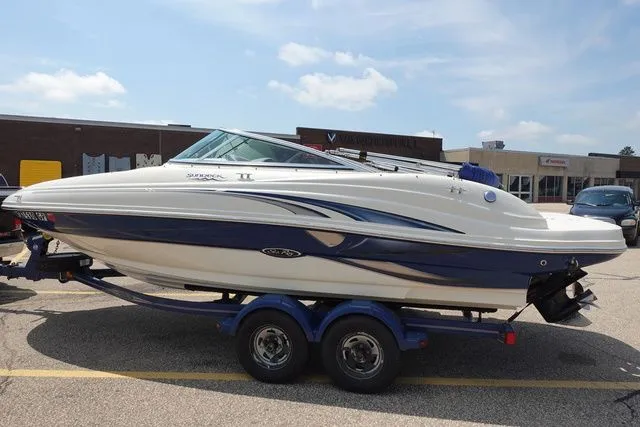 Slide: The Image of Sea Ray Sun Deck 200 2004 - 3