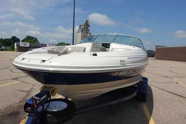 Slide: The Image of Sea Ray Sun Deck 200 2004 - 4