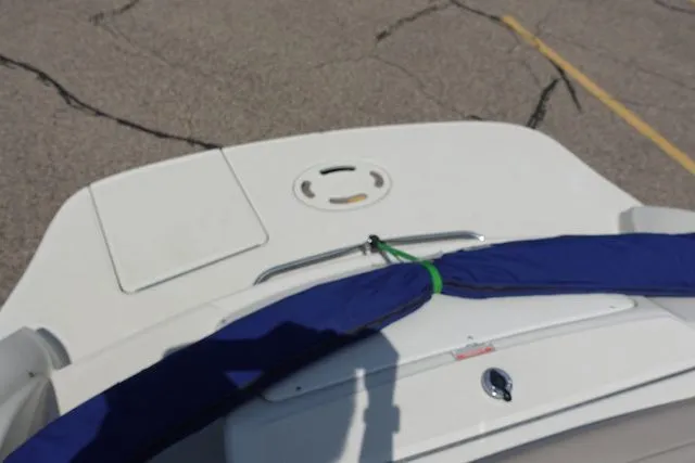 Slide: The Image of Sea Ray Sun Deck 200 2004 - 5