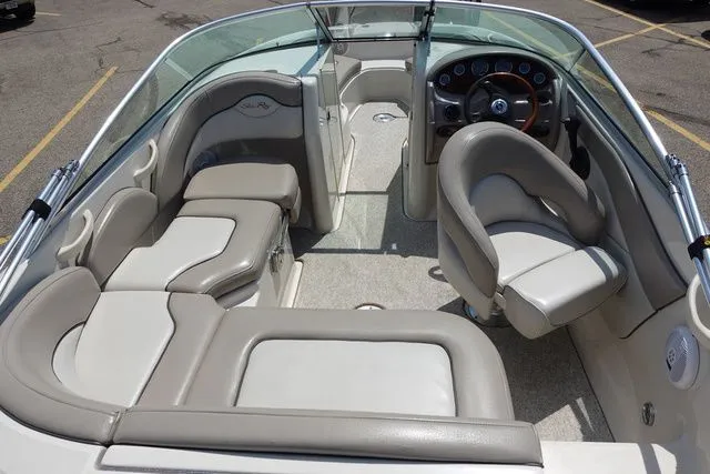 Slide: The Image of Sea Ray Sun Deck 200 2004 - 6