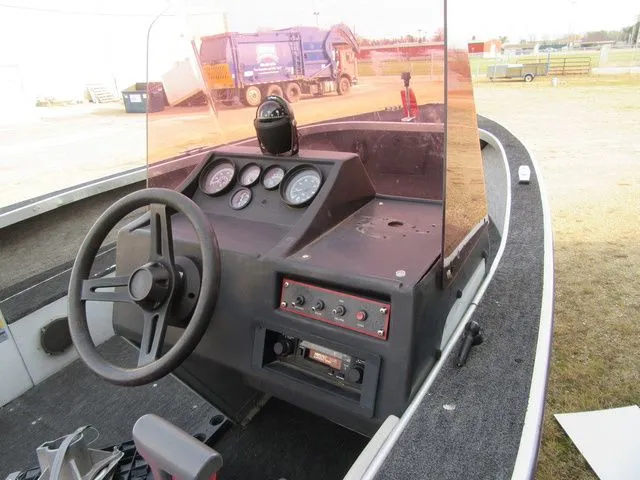 Slide: The Image of Alumacraft Competitor 165 CS 1990 - 5