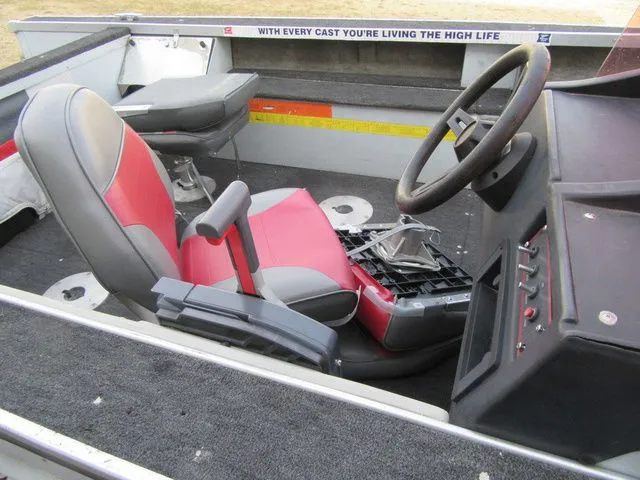 Slide: The Image of Alumacraft Competitor 165 CS 1990 - 6