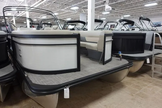 The Image of Flagship Discover Rear Fish D20 RF 2023 - 1