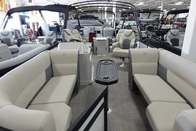 Slide: The Image of Flagship Discover Rear Fish D20 RF 2023 - 3