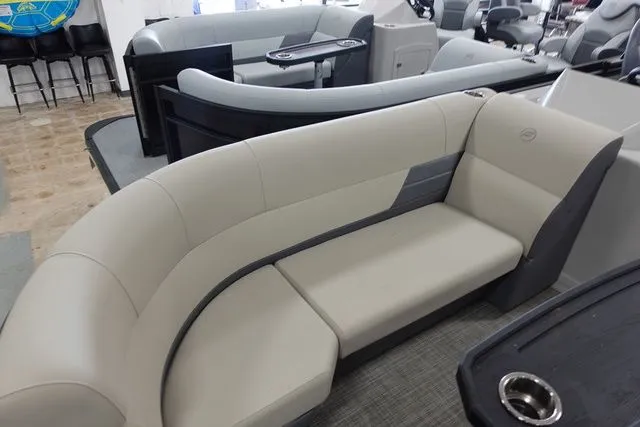 Slide: The Image of Flagship Discover Rear Fish D20 RF 2023 - 5