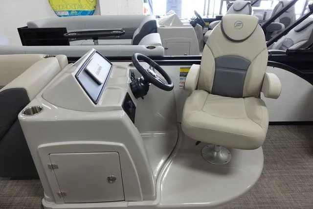 Slide: The Image of Flagship Discover Rear Fish D20 RF 2023 - 8