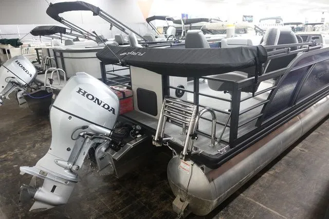 Slide: The Image of Flagship Discover Rear Fish D20 RF 2023 - 4