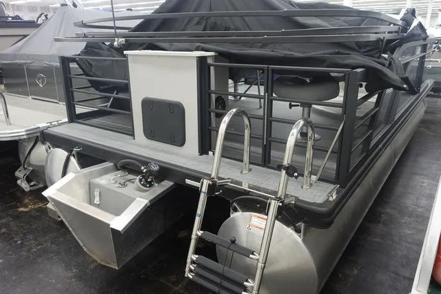 Slide: The Image of Flagship Discover Rear Fish D20 RF 2023 - 3