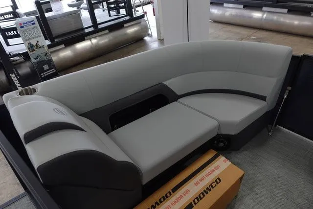 Slide: The Image of Flagship Discover Cruise D22 CU 2023 - 9