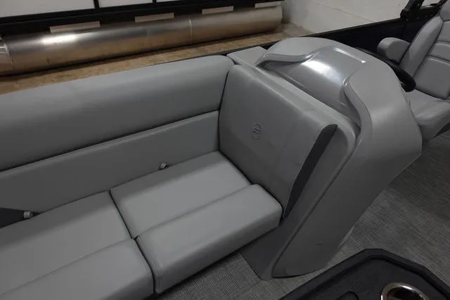 Slide: The Image of Flagship E22 RF 2024 - 4