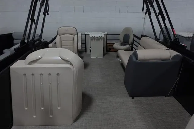 Slide: The Image of Flagship E18 FC 2025 - 5