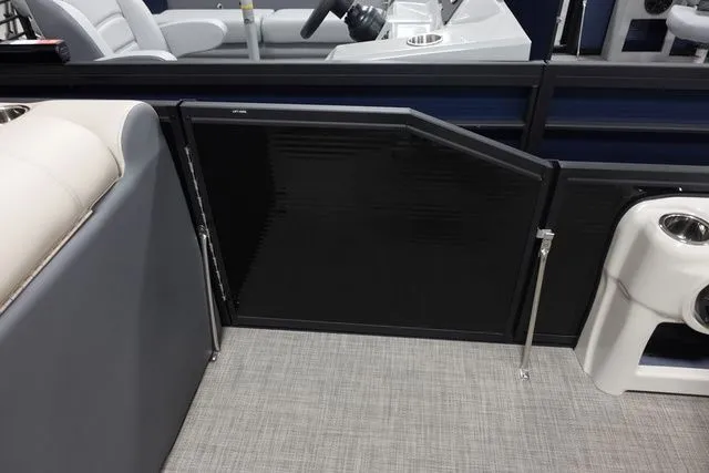 Slide: The Image of Flagship E18 FC 2025 - 6