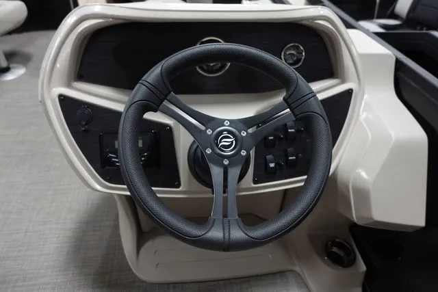 Slide: The Image of Flagship E18 FC 2025 - 7