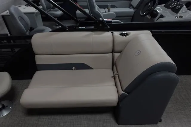 Slide: The Image of Flagship E18 FC 2025 - 9