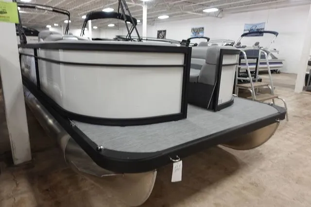 The Image of Flagship E20 LS 2025 - 1