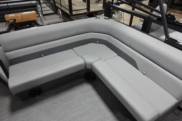 Slide: The Image of Flagship E20 LS 2025 - 12