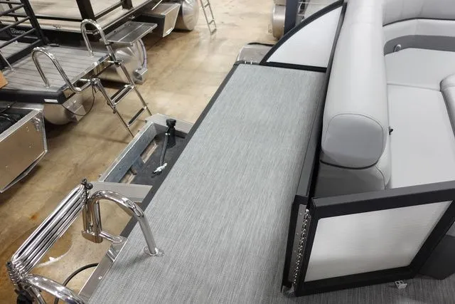 Slide: The Image of Flagship E20 LS 2025 - 14