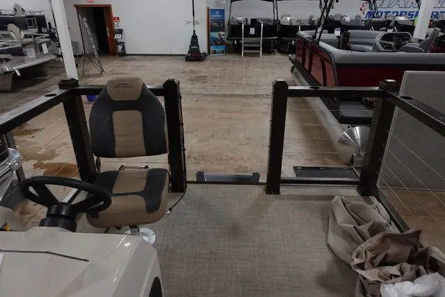 Slide: The Image of Lake Lounger 16' Four-Corner 2024 - 11