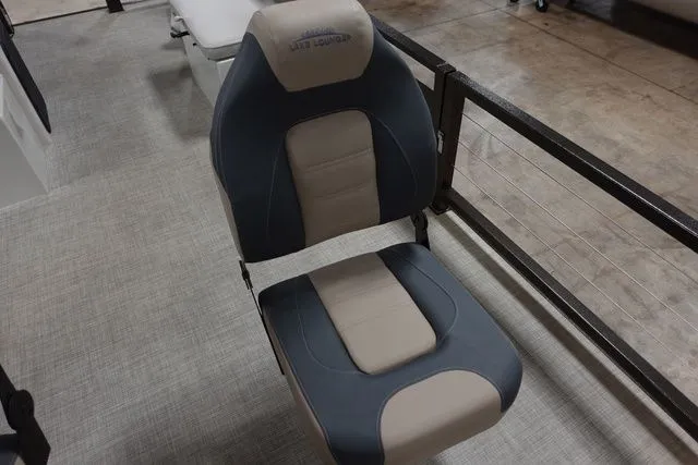 Slide: The Image of Lake Lounger 16' Four-Corner 2024 - 5