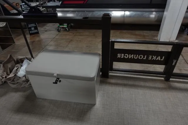 Slide: The Image of Lake Lounger 16' Four-Corner 2024 - 9