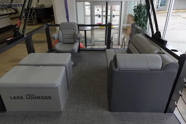 Slide: The Image of Lake Lounger 20' FRONT FISH ELEC 2025 - 10