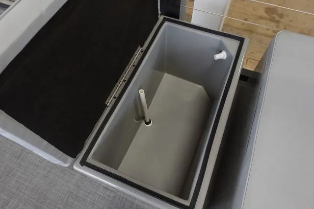 Slide: The Image of Lake Lounger 20' FRONT FISH ELEC 2025 - 11