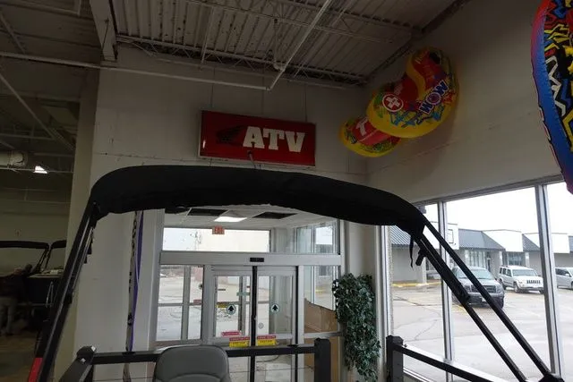 Slide: The Image of Lake Lounger 20' FRONT FISH ELEC 2025 - 15