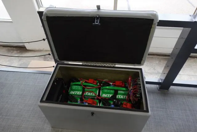 Slide: The Image of Lake Lounger 20' FRONT FISH ELEC 2025 - 7