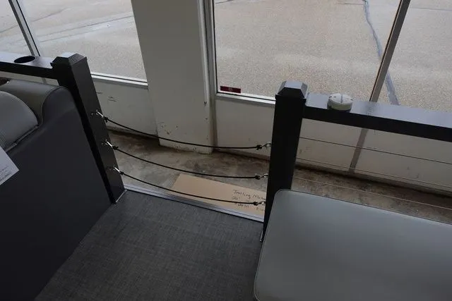 Slide: The Image of Lake Lounger 20' FRONT FISH ELEC 2025 - 9