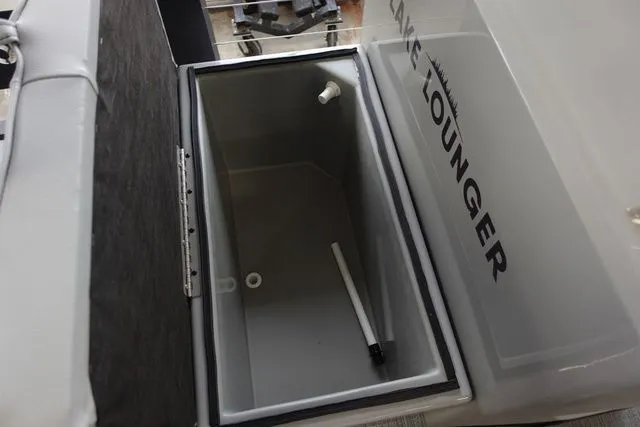 Slide: The Image of Lake Lounger 16' FOUR CORNER PRO 2025 - 10