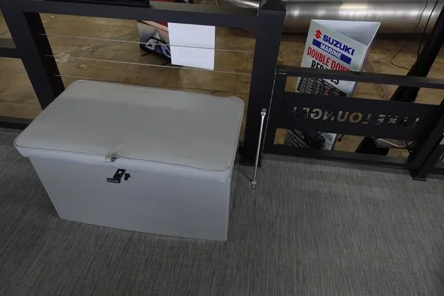 Slide: The Image of Lake Lounger 16' FOUR CORNER PRO 2025 - 11