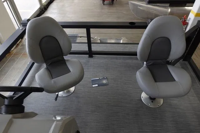 Slide: The Image of Lake Lounger 16' FOUR CORNER PRO 2025 - 13